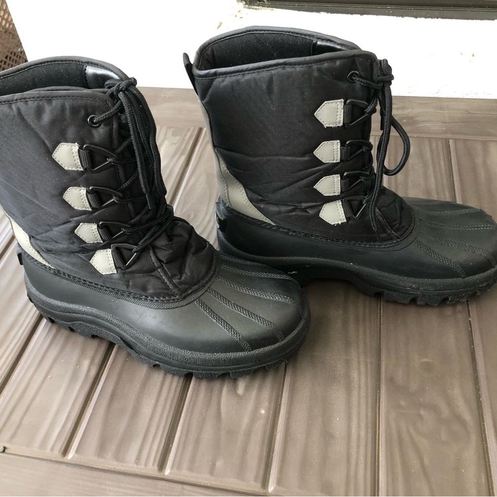 Crater Ridge Woman’s Black Winter Boots 9
